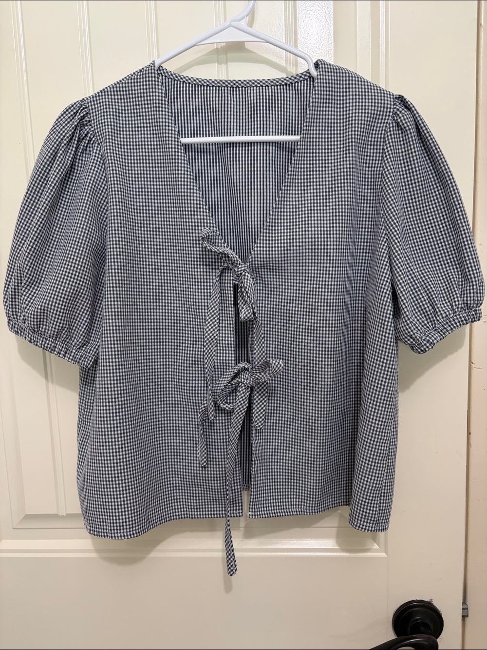 Women's Black and White Gingham Tie-Front Puff Sleeve Top
